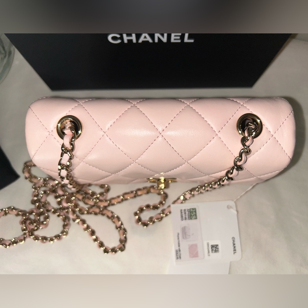 🌟SOLD🌟 CHANEL 25S Crossbody Flap Bag Lambskin Light Pink/Gold 2025 *RARE* - Picture 7 of 12